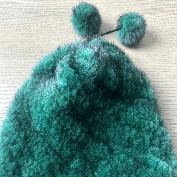 Real Fur beanie hat Green Poms - Picture 2 of 6
